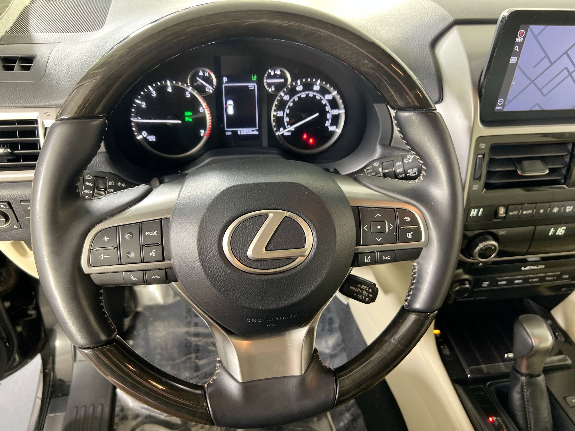 Used 2023 Lexus GX 460 Premium w/ Premium Package image 11