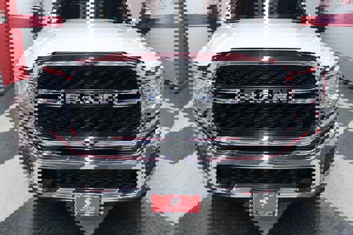 Used 2024 RAM 3500 Tradesman w/ Chrome Appearance Group image 4