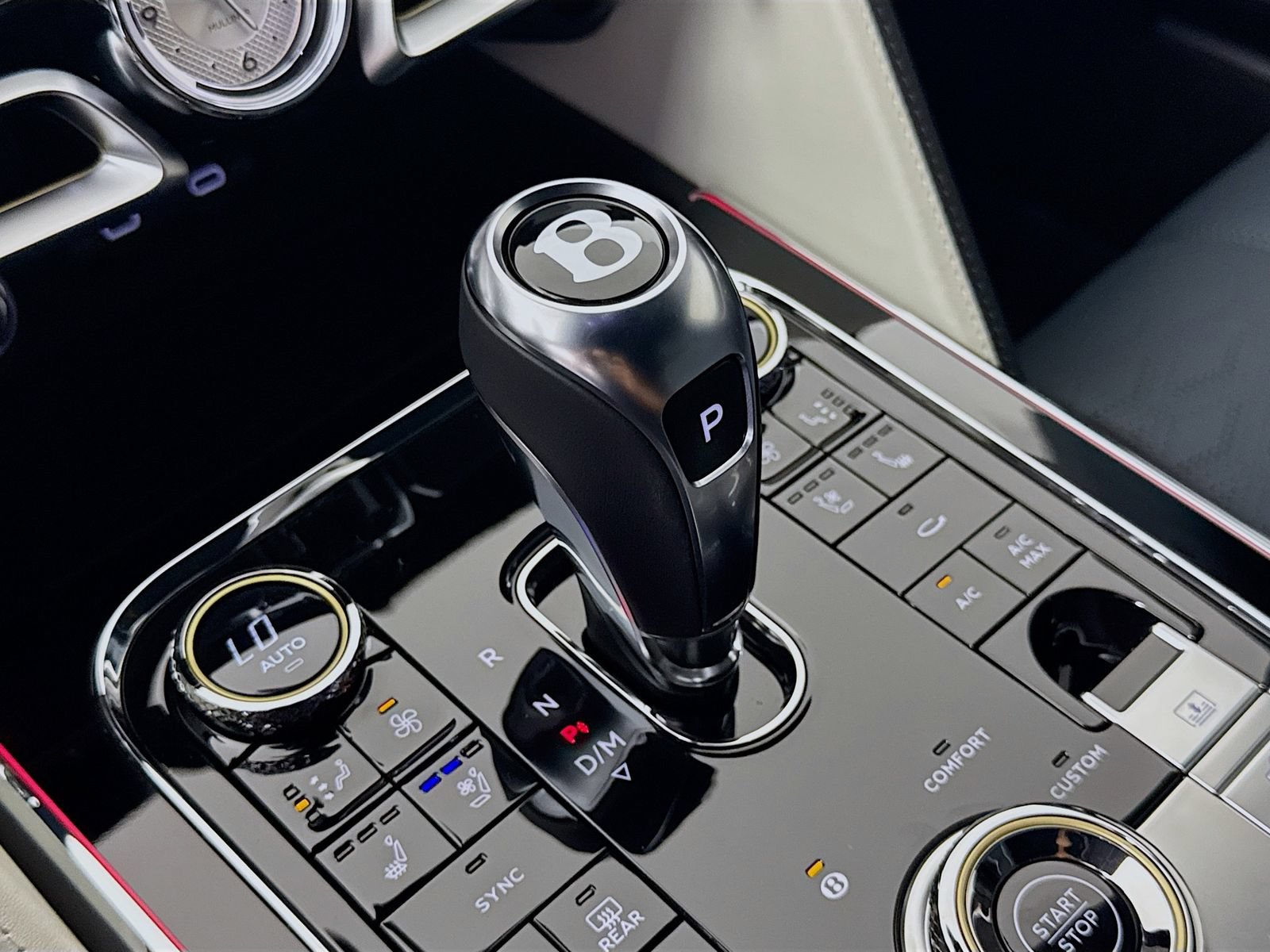 Used 2025 Bentley Flying Spur Plug-In Hybrid AWD/4WD image 15