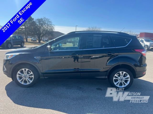 Used 2017 Ford Escape SE w/ Equipment Group 201A image 3