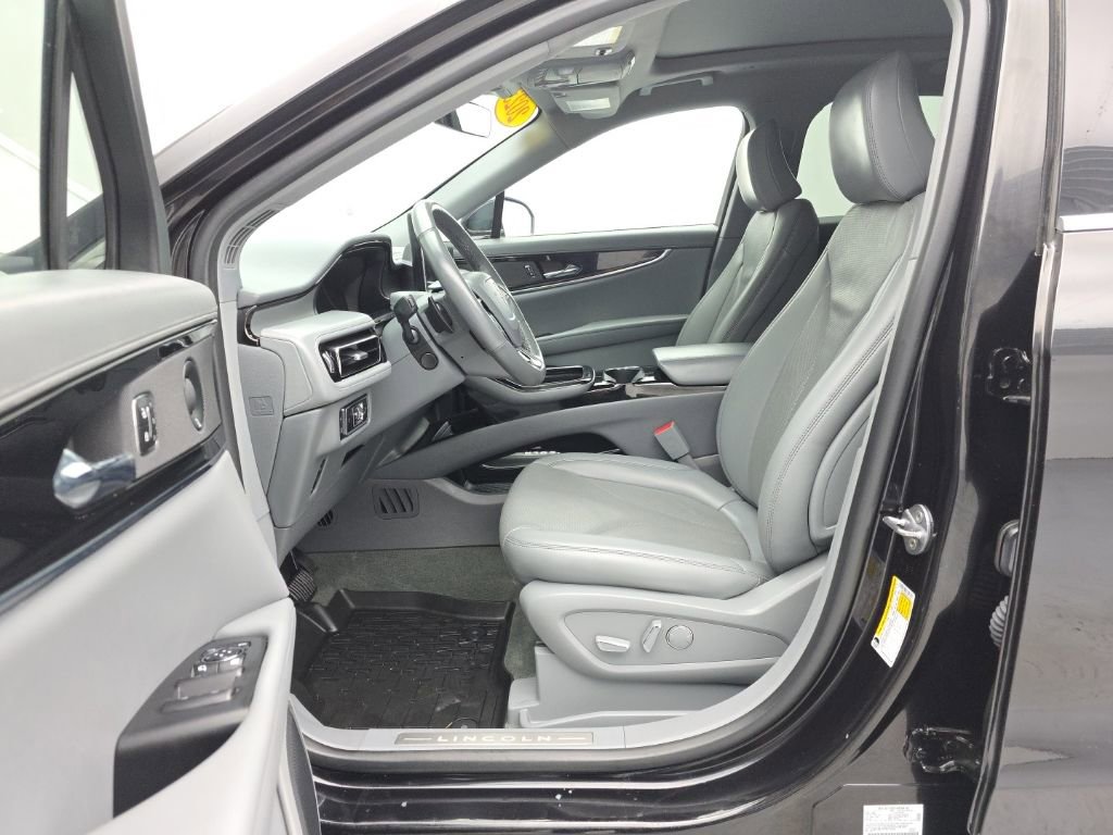 Used 2023 Lincoln Nautilus Reserve w/ Equipment Group 201A image 13