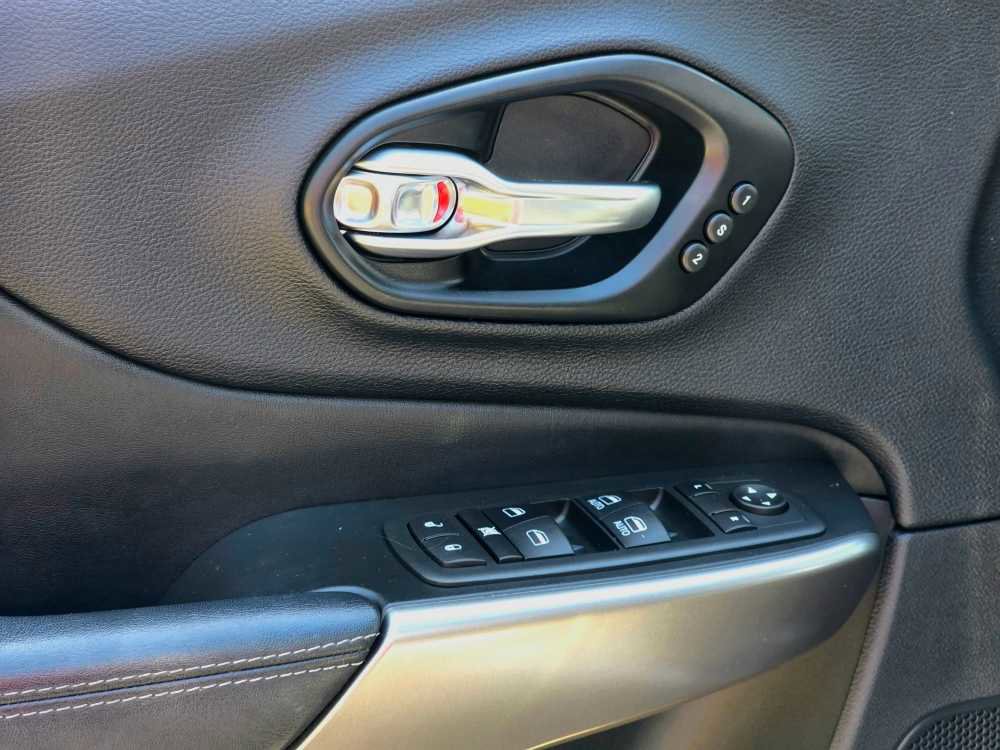 Used 2021 Jeep Cherokee Limited image 15