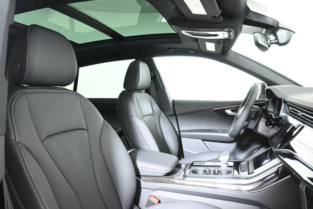 Used 2025 Audi Q8 Premium image 28