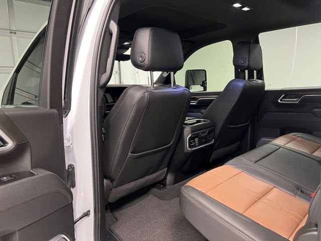 Used 2025 Chevrolet Silverado 3500 High Country w/ Technology Package image 40