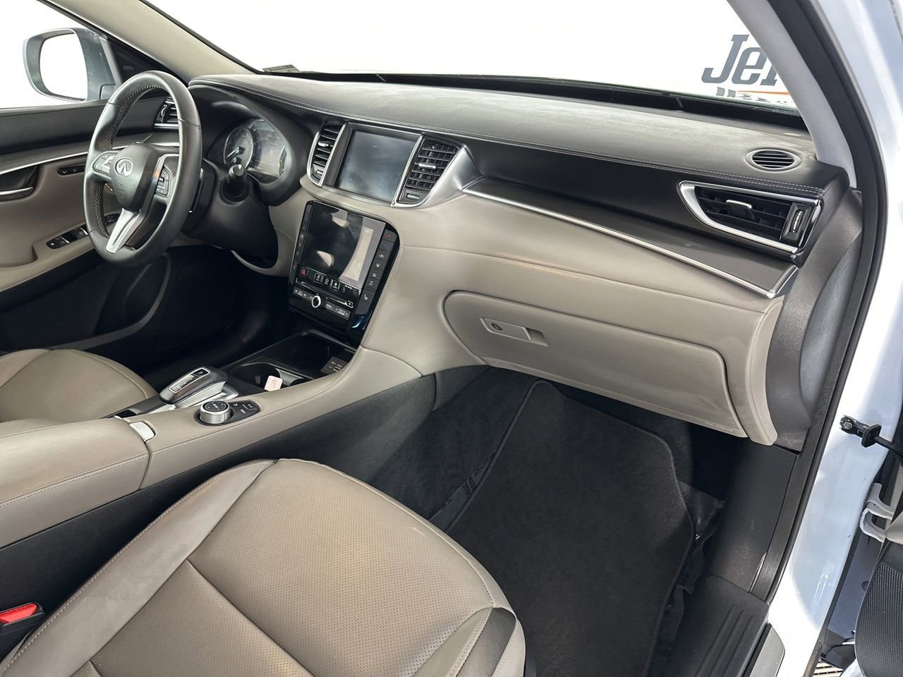 Used 2023 INFINITI QX50 Luxe image 37