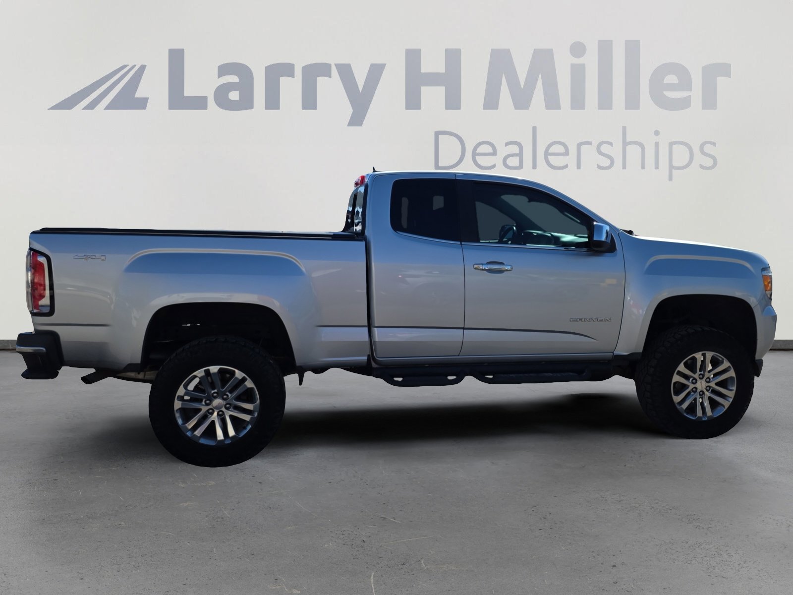 Used 2016 GMC Canyon SLT w/ Trailering Package image 6