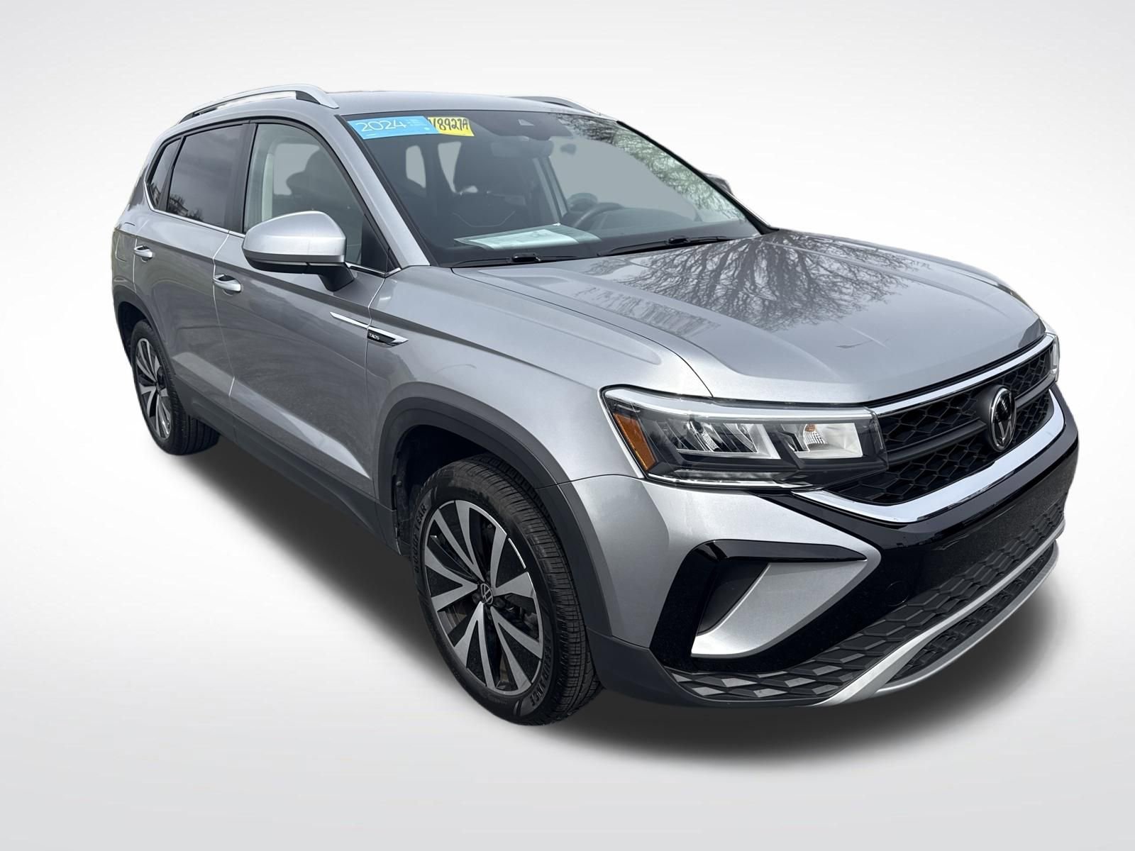 Certified 2024 Volkswagen Taos SE image 9