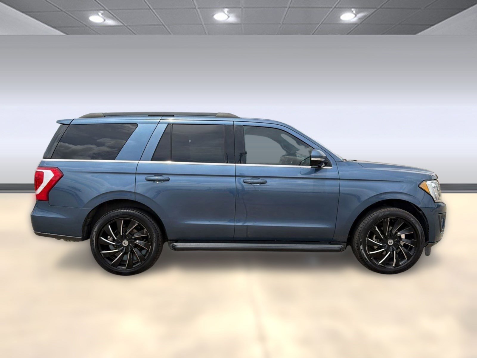 Used 2018 Ford Expedition XLT w/ Equipment Group 201A image 8