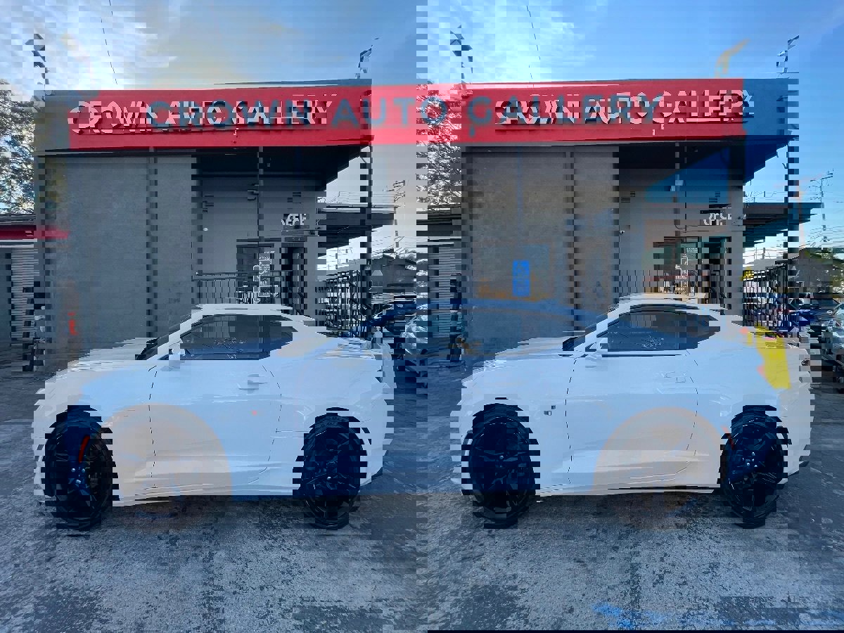 Used 2018 Chevrolet Camaro LT w/ RS Package image 6