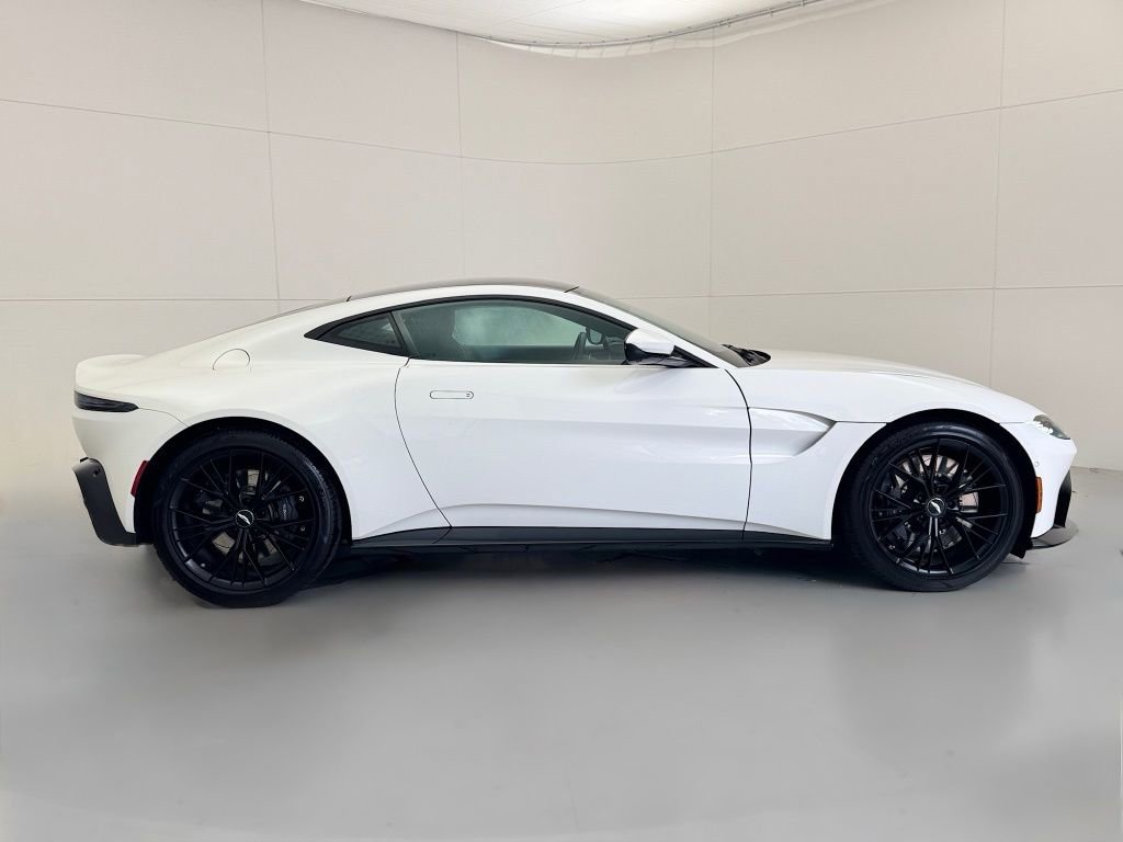 Used 2021 Aston Martin V8 Vantage Coupe image 3