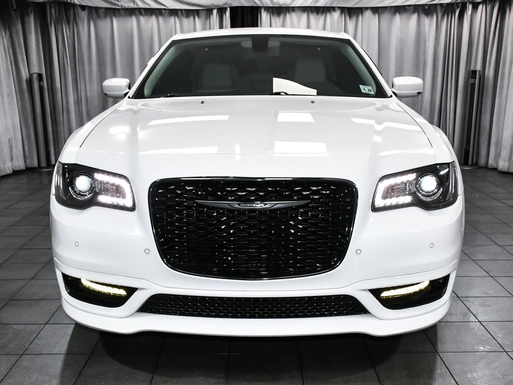 Used 2023 Chrysler 300 Touring L w/ Comfort Group AWD/4WD image 2