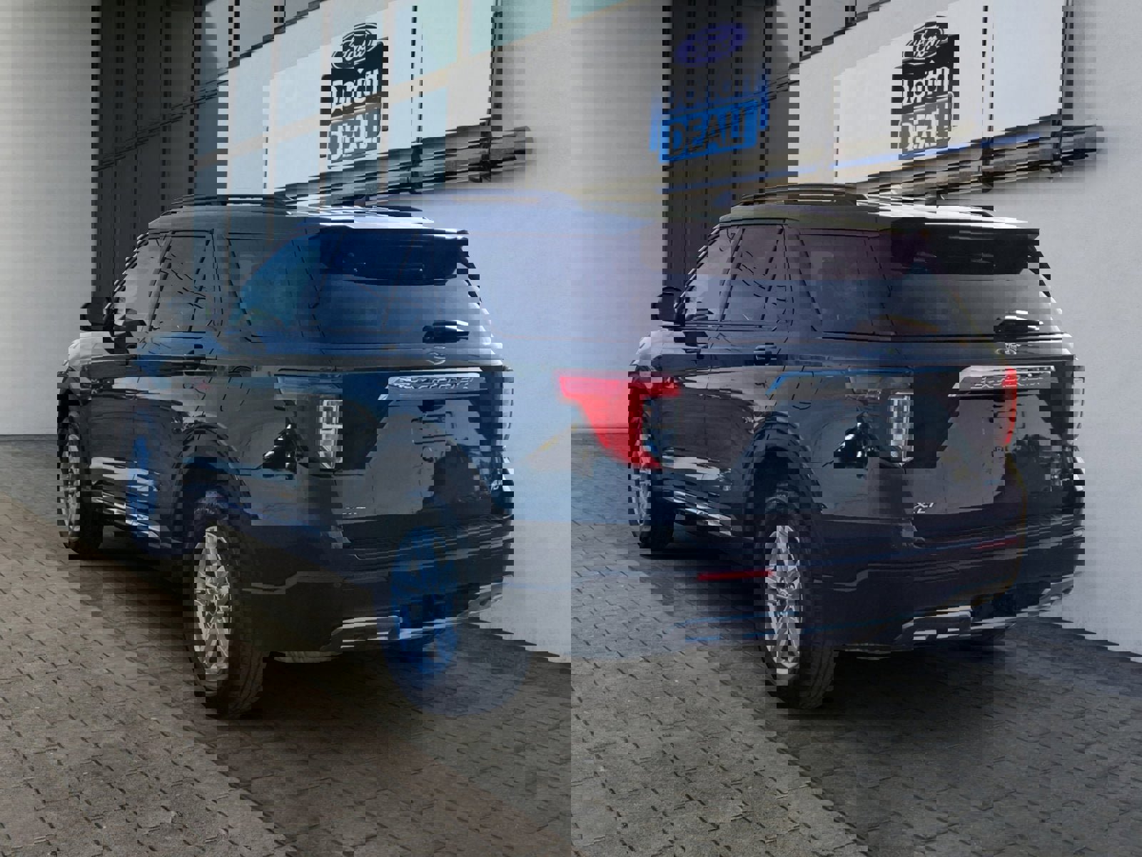 Certified 2023 Ford Explorer XLT w/ Equipment Group 202A image 5