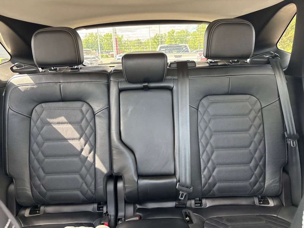 Used 2023 Ford Escape Platinum w/ Premium Technology Package AWD/4WD image 29