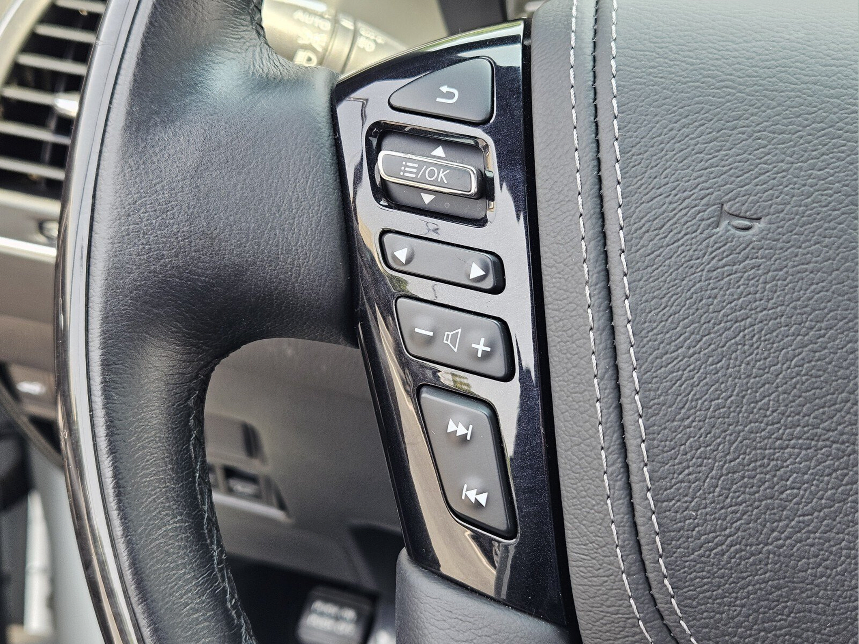 Used 2024 INFINITI QX80 Sensory AWD/4WD image 26