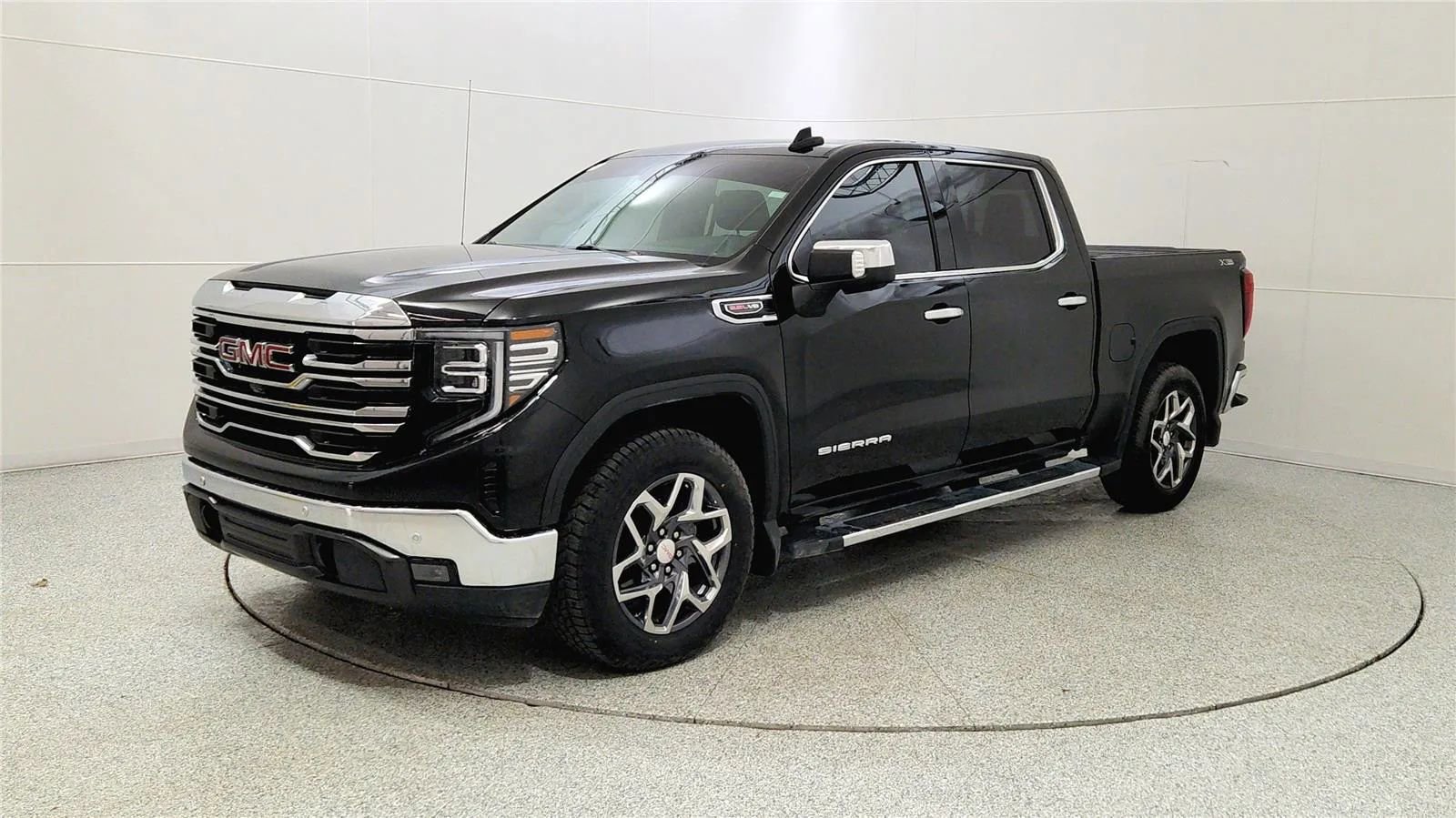 Used 2023 GMC Sierra 1500 SLT w/ SLT Premium Plus Package AWD/4WD image 3
