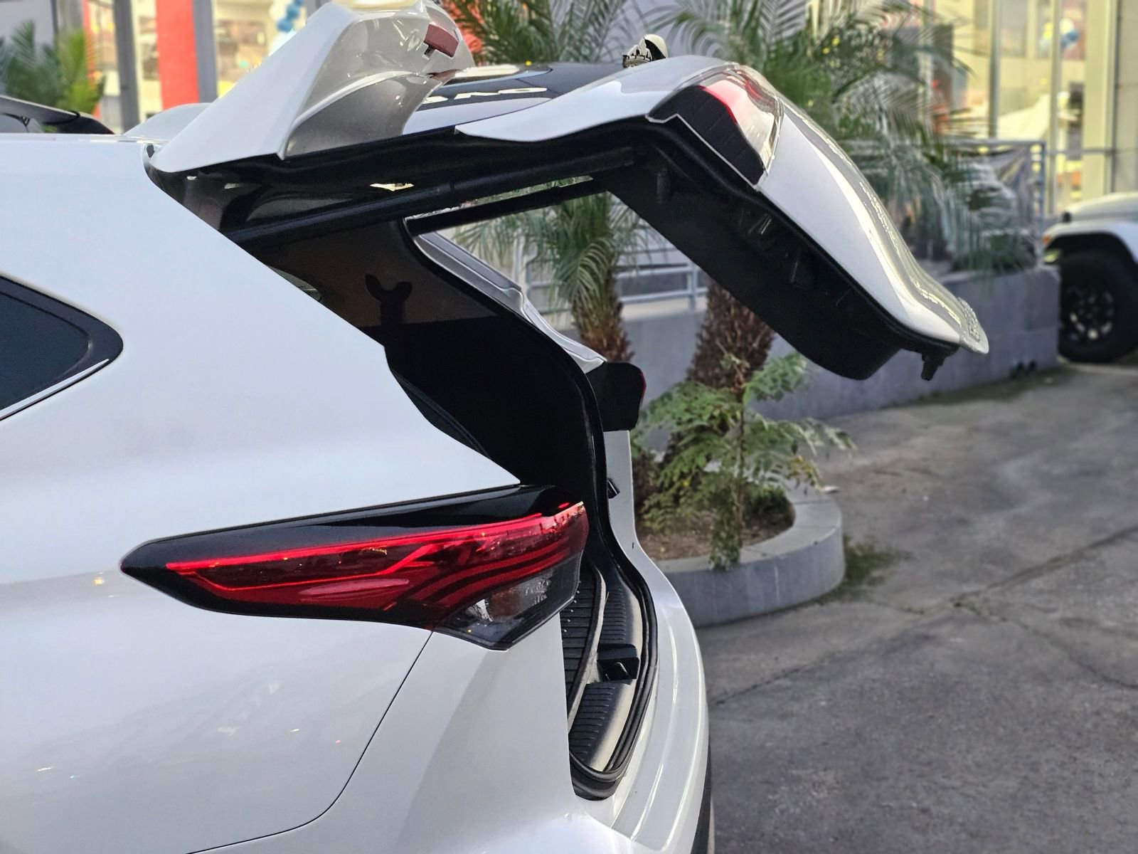 Used 2021 Toyota Highlander LE image 8