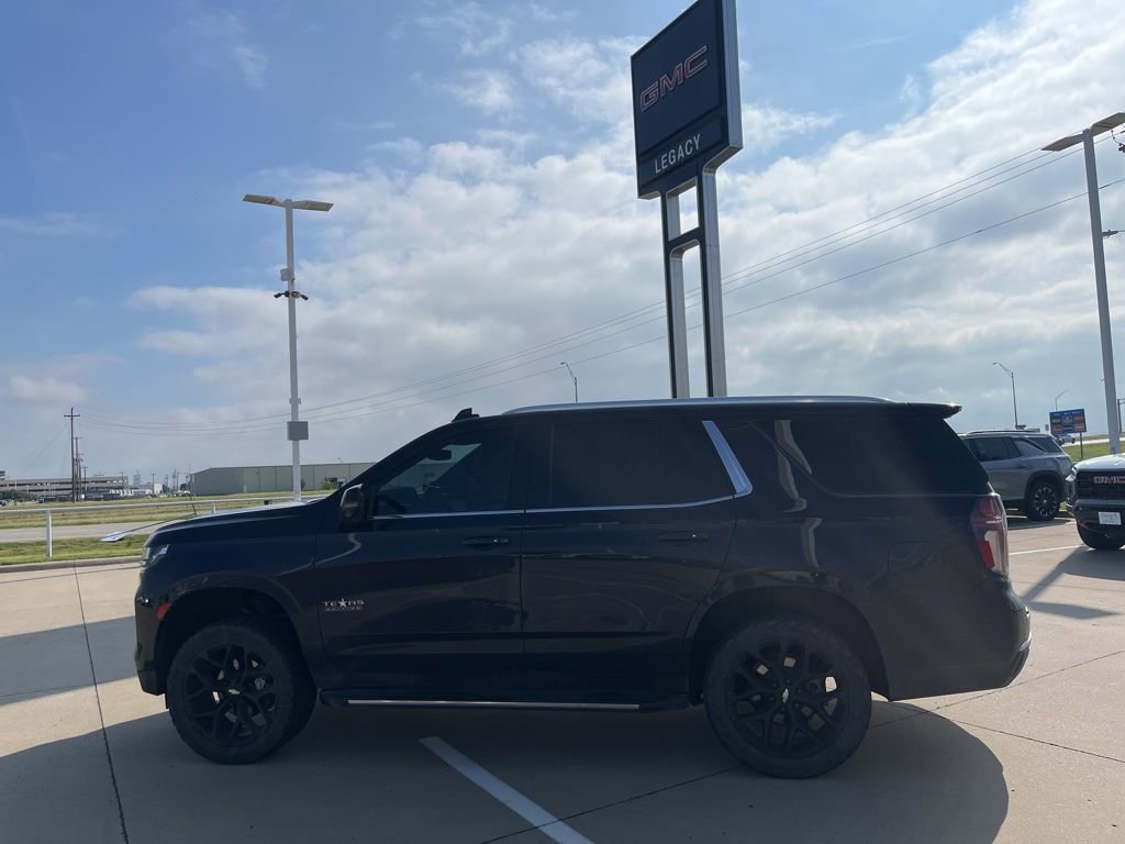 Used 2022 Chevrolet Tahoe LT w/ Luxury Package RWD image 3