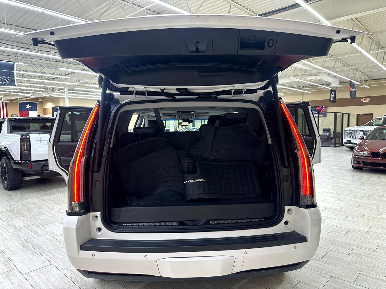 Used 2018 Cadillac Escalade Premium Luxury image 12