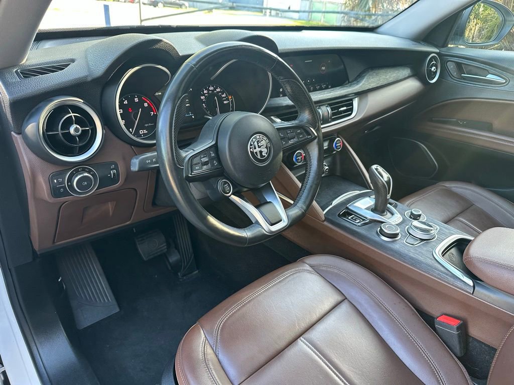 Used 2020 Alfa Romeo Stelvio w/ Nero Edizione image 18
