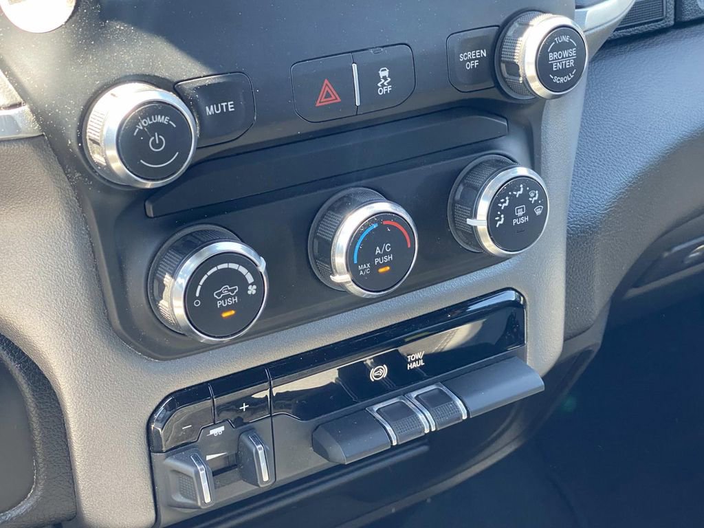 Used 2024 RAM 3500 Big Horn image 28