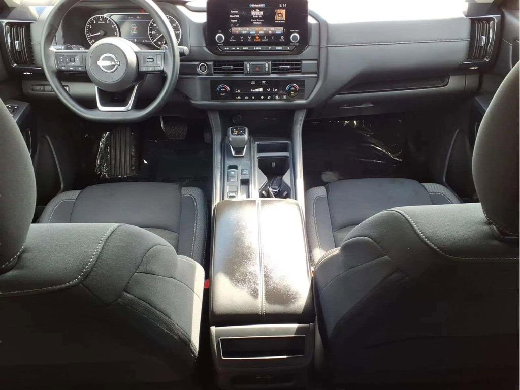 Used 2024 Nissan Pathfinder S FWD image 11