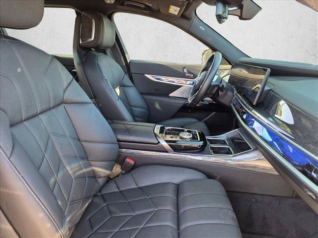 Used 2023 BMW i7 xDrive60 w/ Executive Package 2 AWD/4WD image 22
