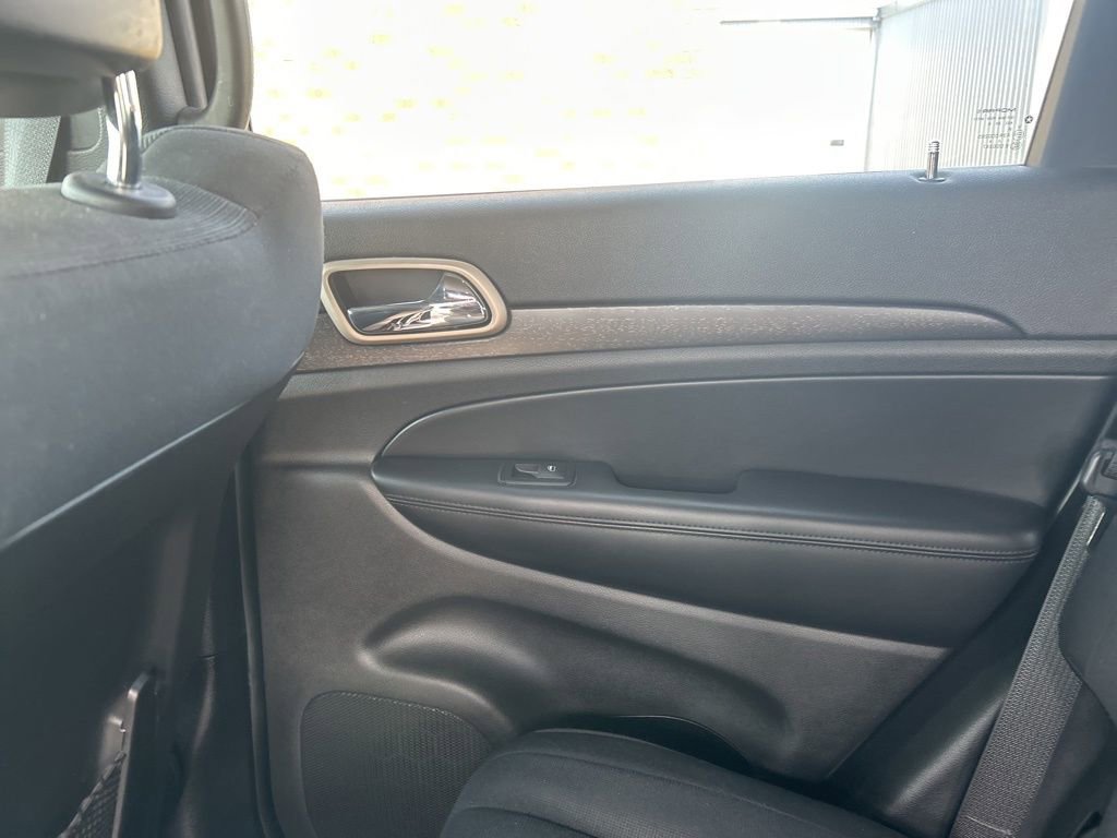 Used 2017 Jeep Grand Cherokee Laredo w/ Quick Order Package 23E image 16