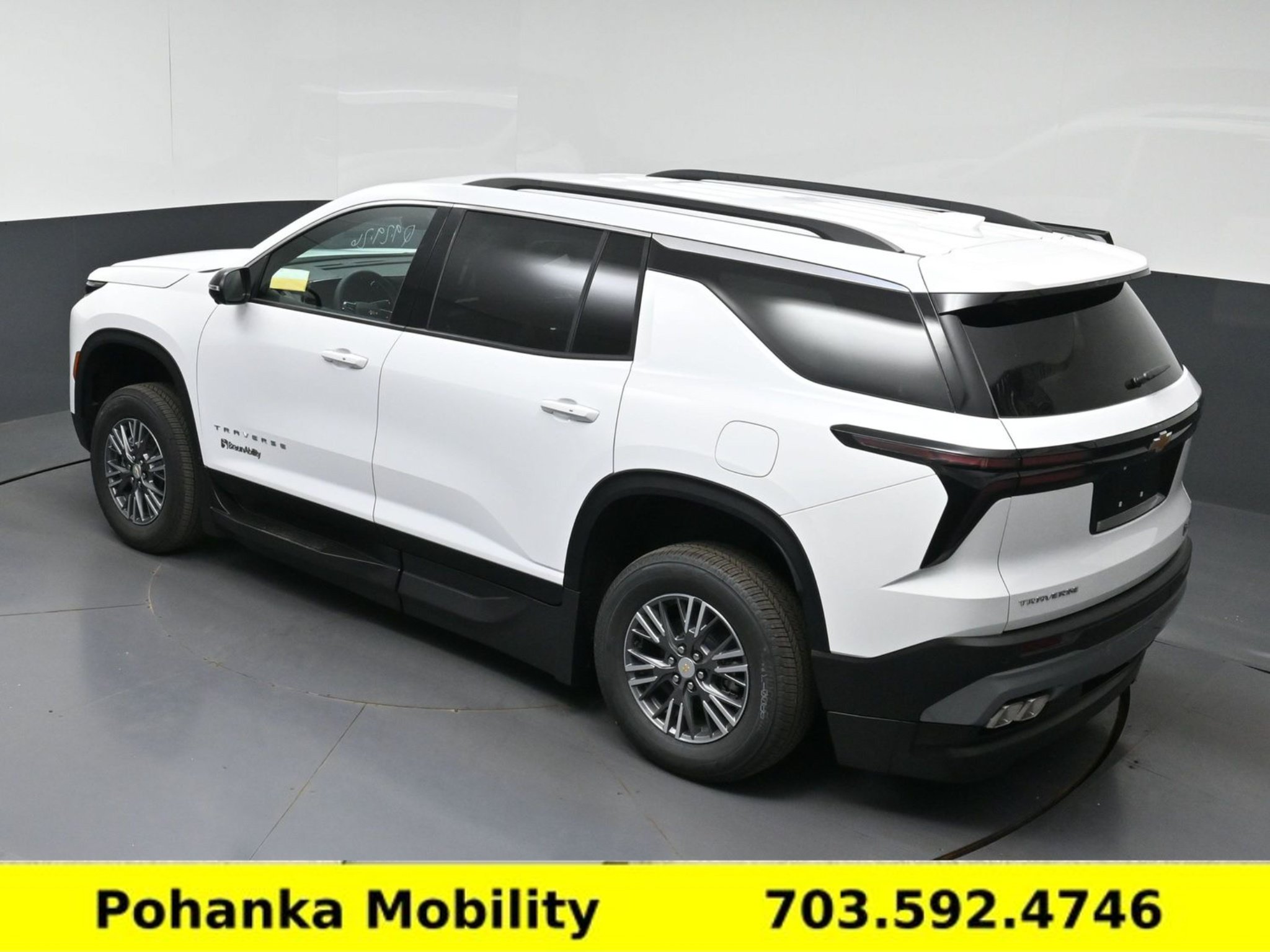 Used 2026 Chevrolet Traverse LT w/ Driver Confidence Package FWD image 24