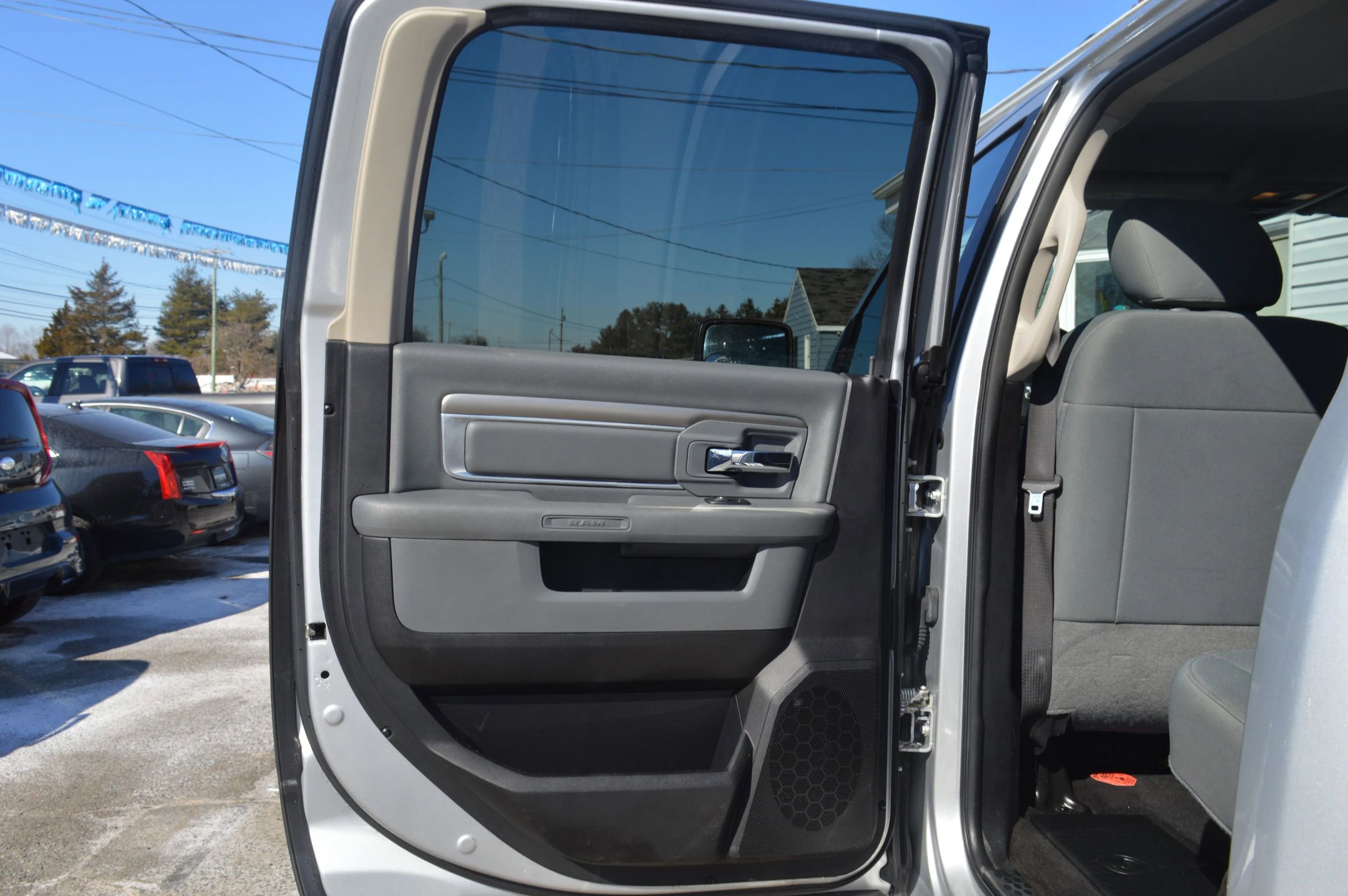 Used 2017 RAM 2500 SLT image 25