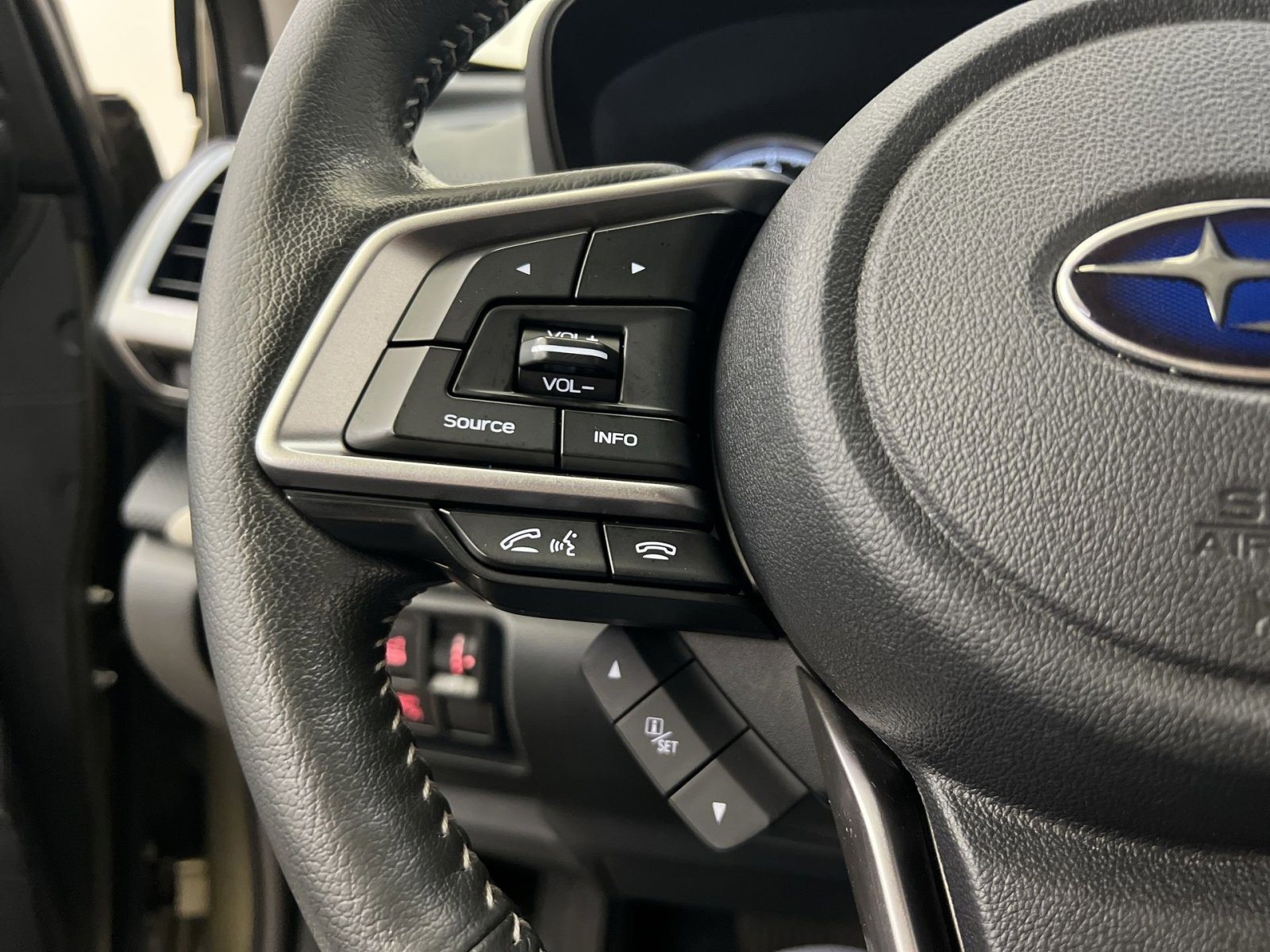 Used 2022 Subaru Forester Limited image 32