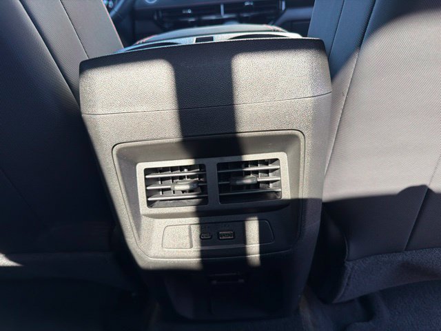 Used 2025 Chevrolet Colorado Z71 AWD/4WD image 16