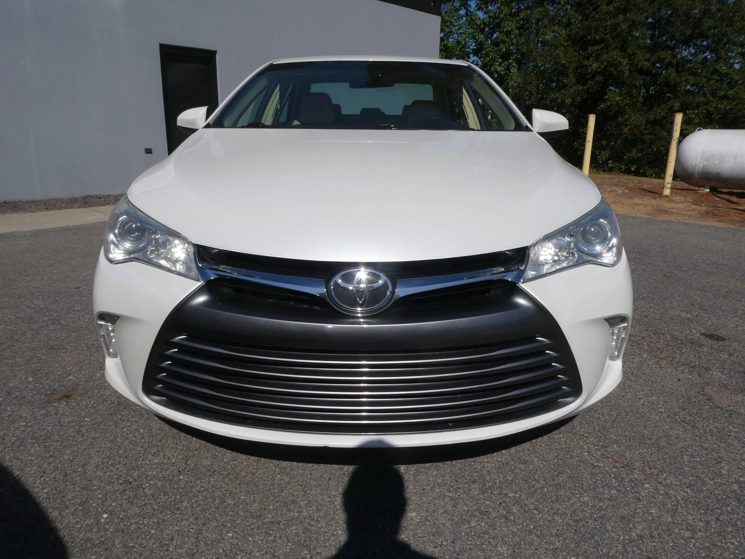 Used 2016 Toyota Camry XLE FWD image 2