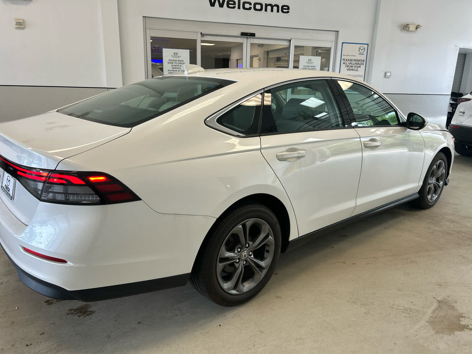 Used 2023 Honda Accord EX image 5