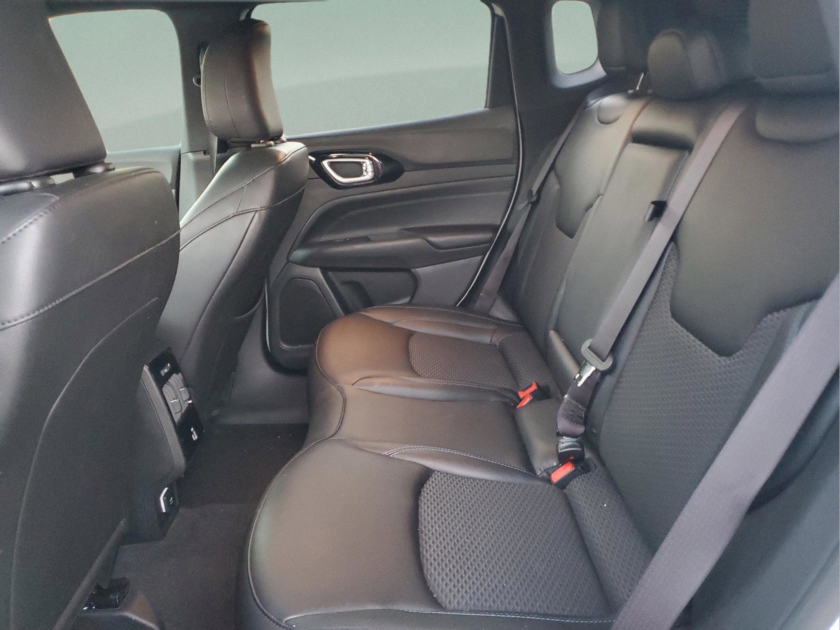 Certified 2025 Jeep Compass Latitude w/ Convenience Group image 10