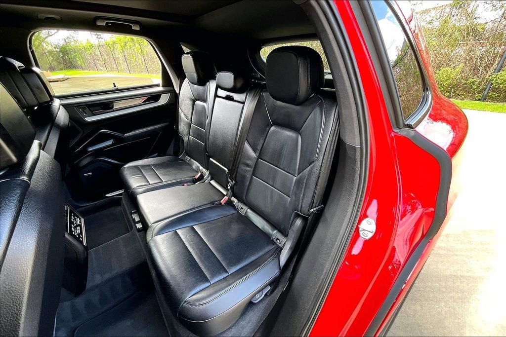 Used 2024 Porsche Cayenne image 34