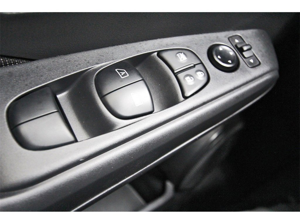 Used 2025 Nissan Kicks Play S image 32