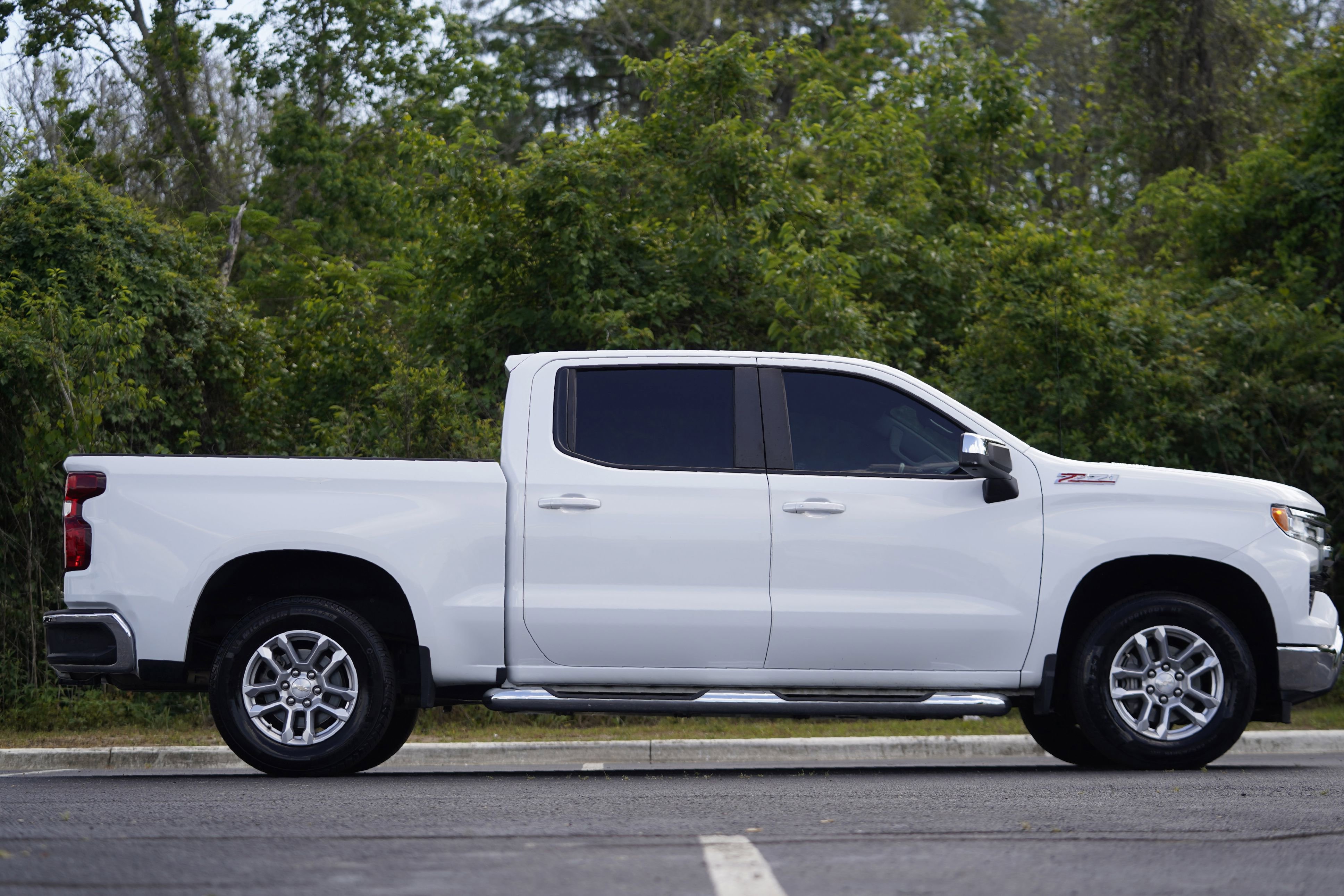 Used 2022 Chevrolet Silverado 1500 LT AWD/4WD image 7