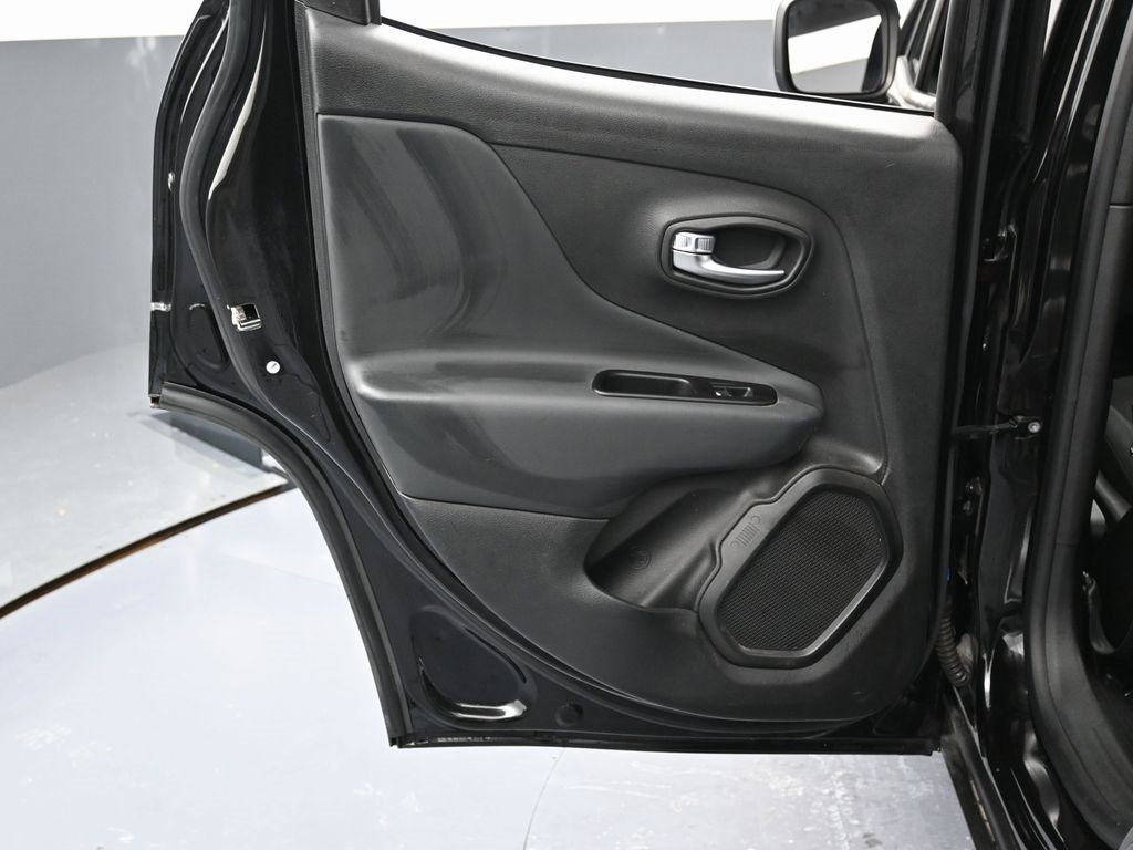 Used 2022 Jeep Renegade Latitude image 35