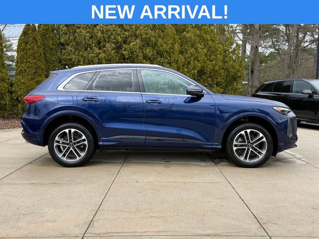 Used 2025 Audi Q5 Premium w/ Convenience Package image 7