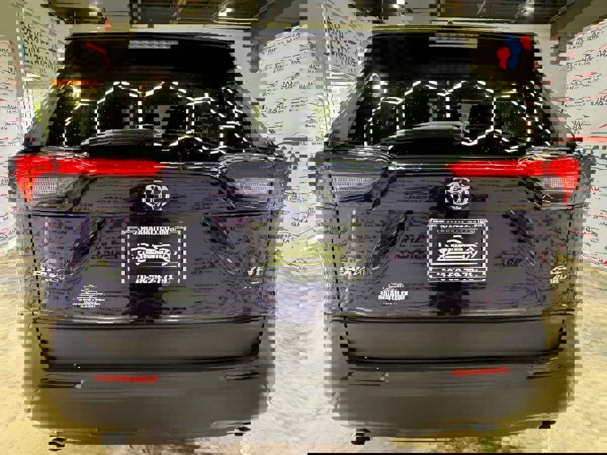 Used 2022 Toyota RAV4 XLE image 8