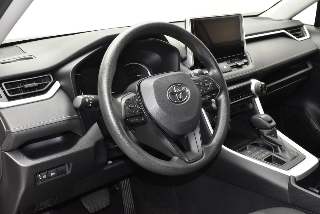 Used 2025 Toyota RAV4 XLE AWD/4WD image 16