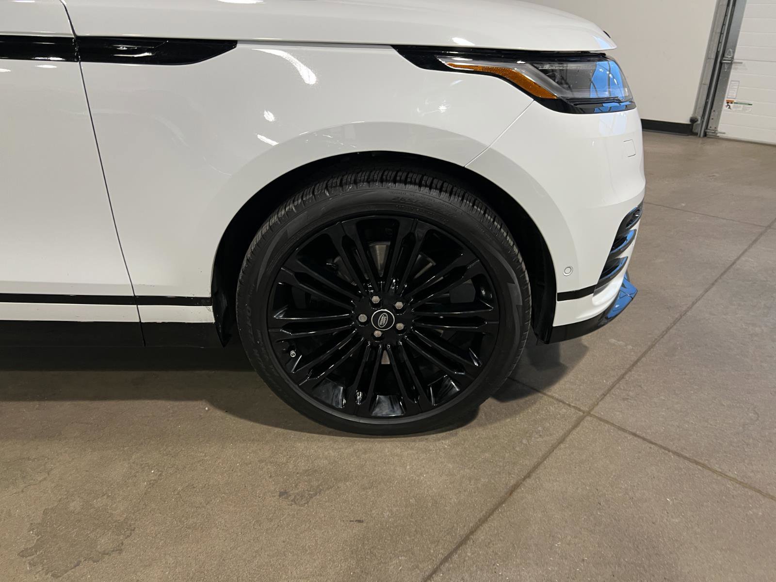 Used 2026 Land Rover Range Rover Velar Dynamic SE image 40