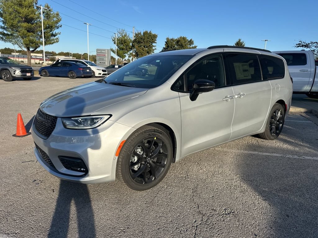 New 2026 Chrysler Pacifica Select FWD image 14
