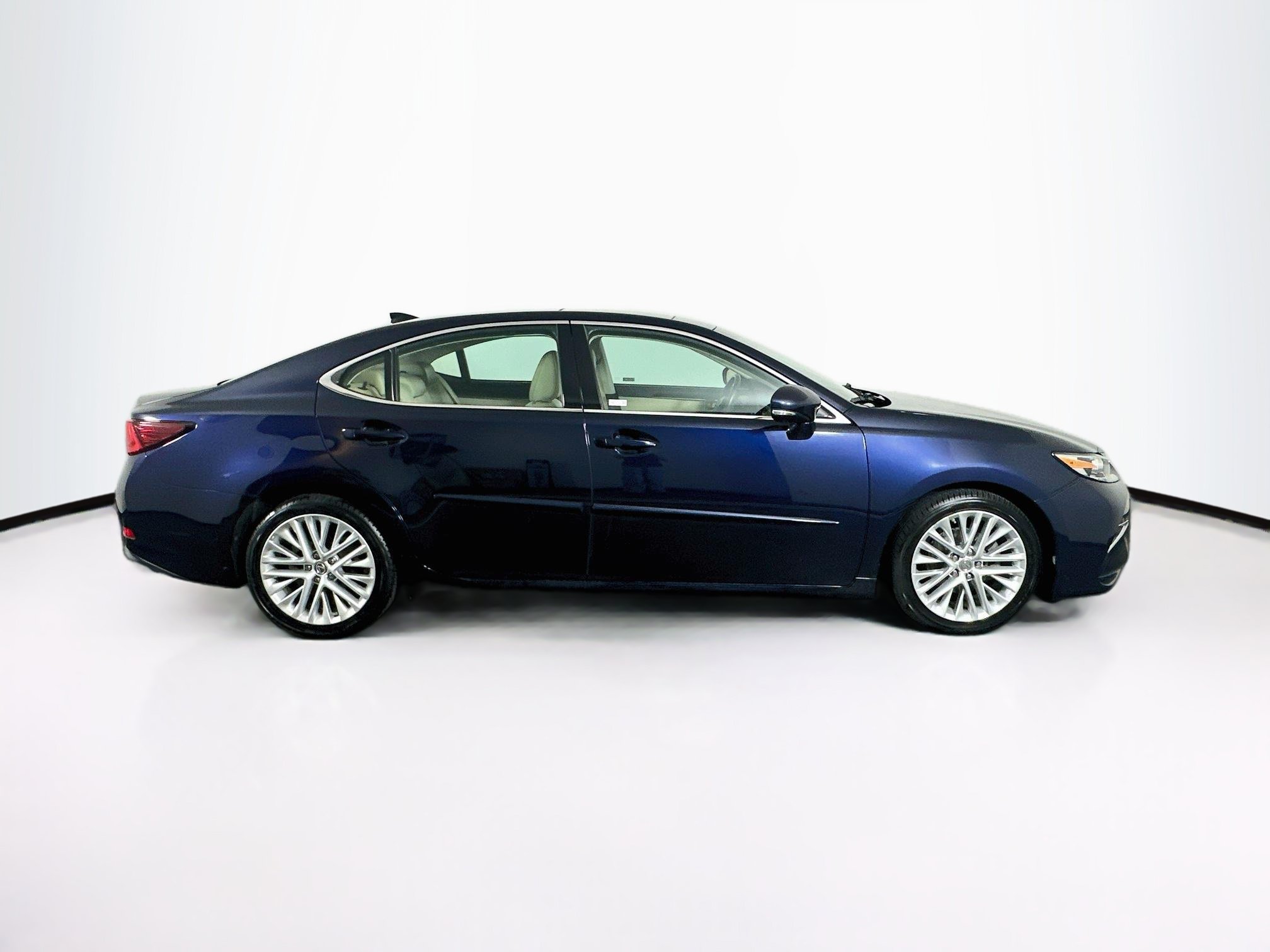 Used 2016 Lexus ES 350 w/ Ultra Luxury Package FWD image 10