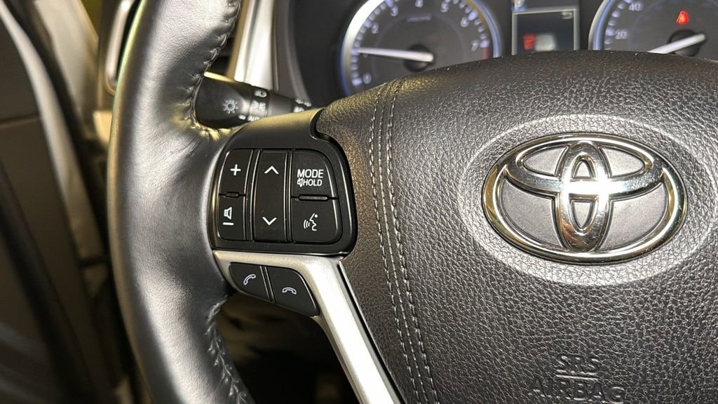 Used 2018 Toyota Highlander SE image 25