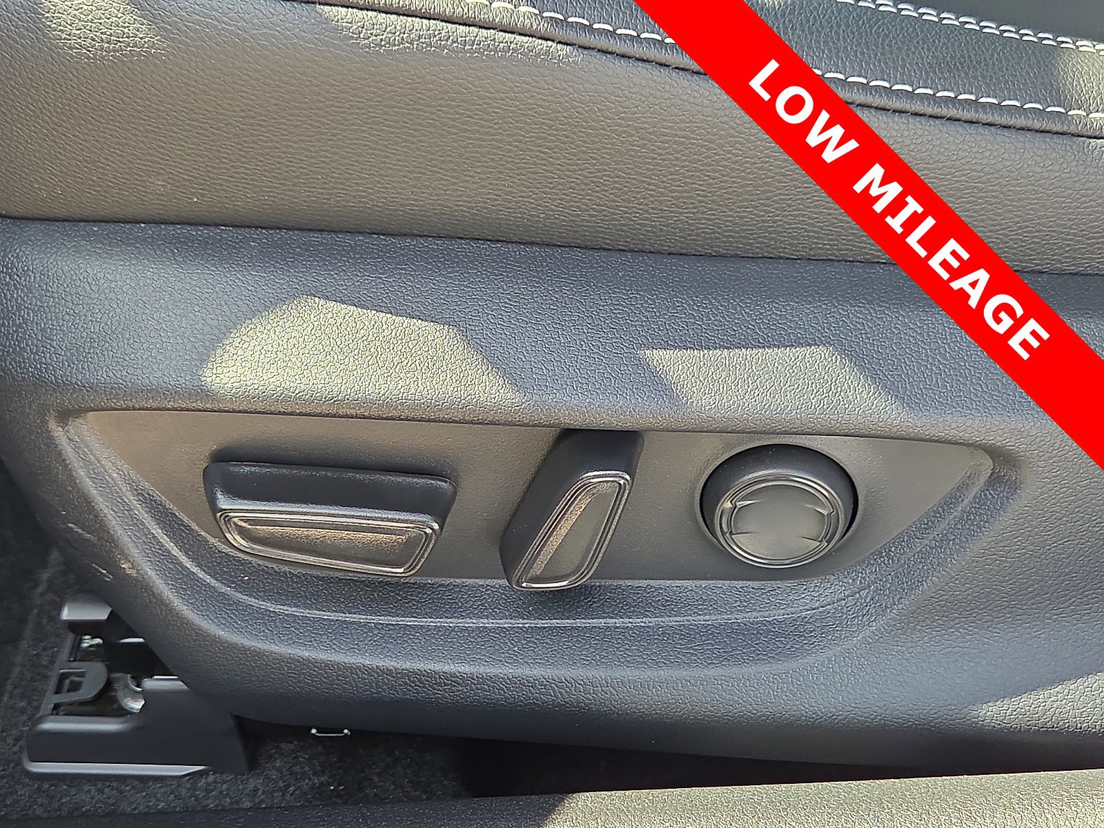 Used 2025 Toyota Camry SE FWD image 14