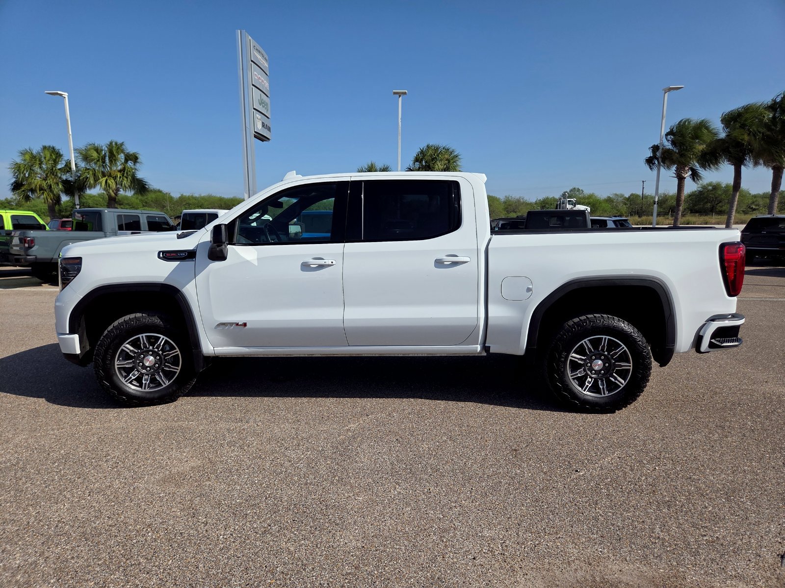 Used 2025 GMC Sierra 1500 AT4 AWD/4WD image 4