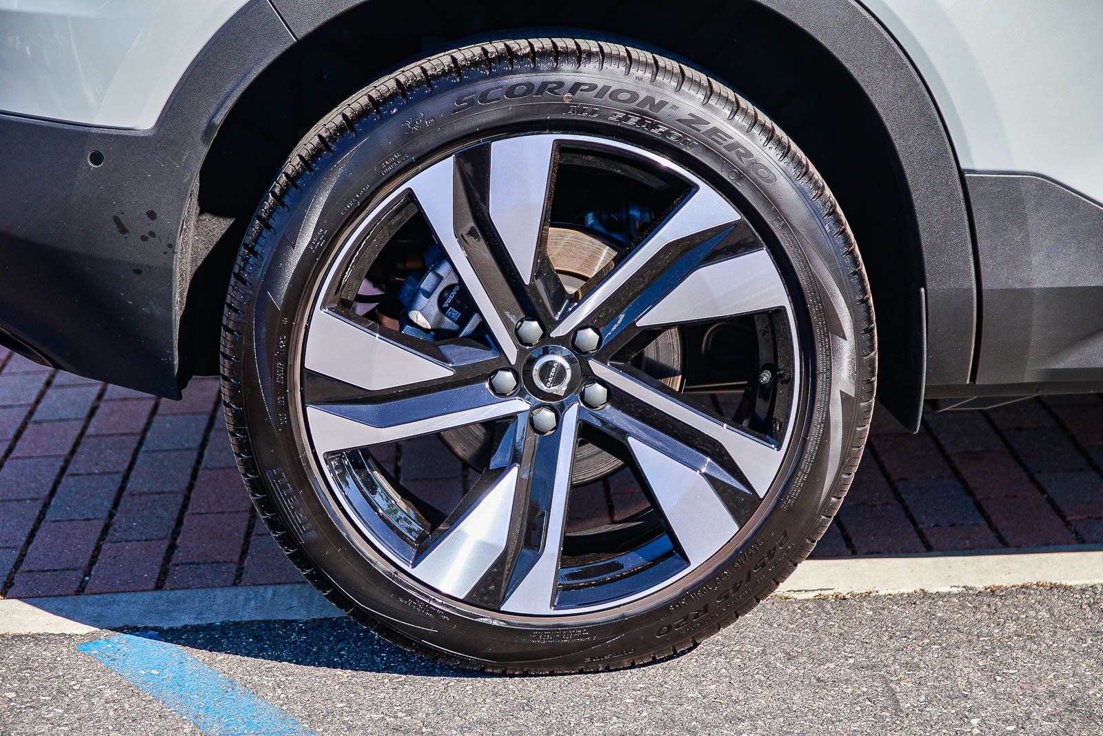 Certified 2026 Volvo XC40 B5 Ultra w/ Climate Package image 9