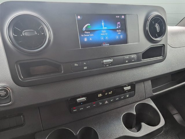 Used 2024 Mercedes-Benz Sprinter 2500 image 22