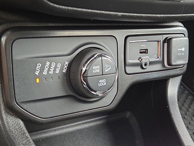 Used 2023 Jeep Renegade Trailhawk AWD/4WD image 31
